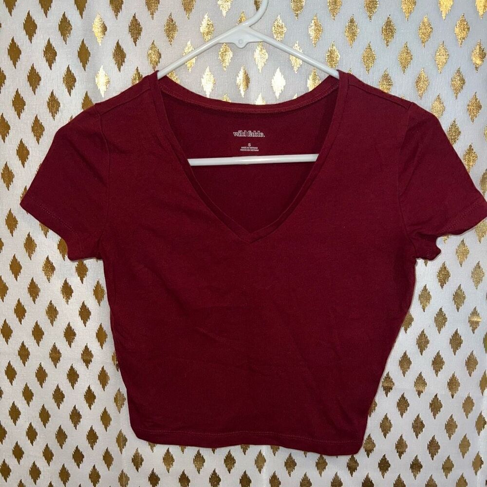 Wild Fable V-Neck Short Sleeve Cropped Tee crop top Tshirt Dark Red Burgundy siz